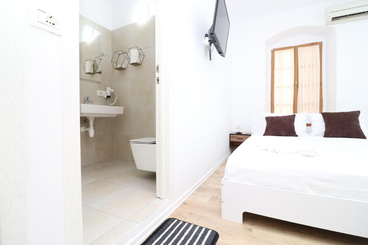 Bed and Breakfast Gaia Vlorë Exterior foto
